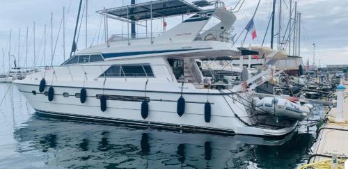 Golfe-Juan Yacht