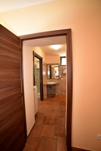 a hallway with a door leading into a room at AIR B&B PLEASANT MOMENTS in Bolsena