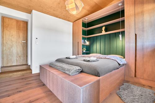 a bedroom with a bed with a wooden headboard at Chalet Popcorn by Mountain ways in Abertamy