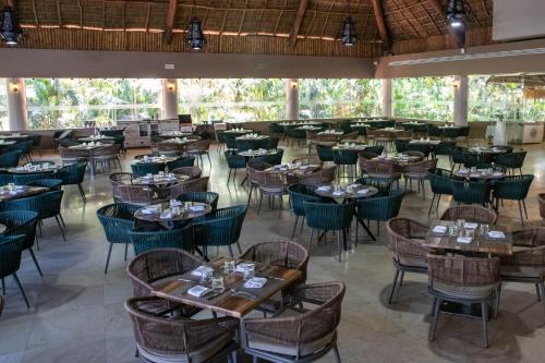 a restaurant with tables and chairs in a room at Family Selection at Grand Palladium Vallarta Resort & Spa - All Inclusive in Punta Mita