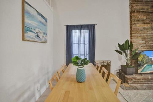 TV a/nebo společenská místnost v ubytování Luxurious 3-Bedroom House w Priv Pool Game Room