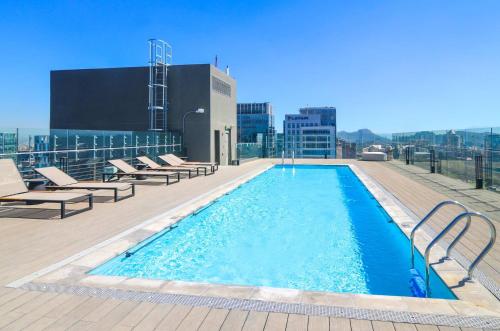 Πισίνα στο ή κοντά στο Located in the Best Area of Las Condes 2BR2BA