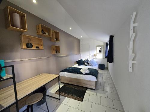 Postel nebo postele na pokoji v ubytování Studio Maisonnette, Terrasse, Parking Privé