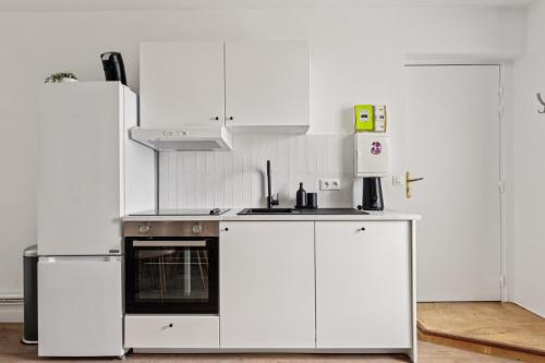 Dapur atau dapur kecil di 10 min from Disneyland with parking space