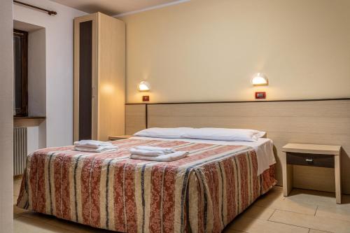 a bedroom with a bed with two towels on it at Residence Orizzonte in Vaneze