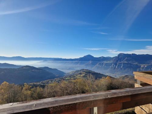 Peisaj natural din apropierea acestui apartament