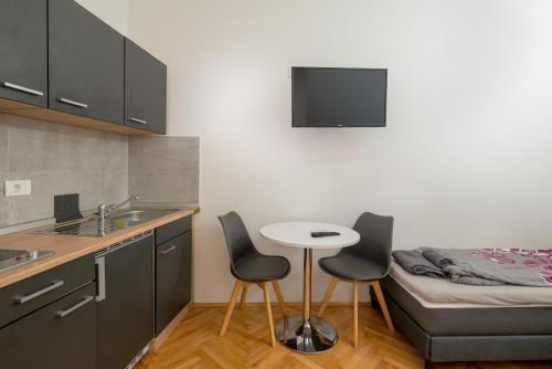 Studio Apartments Tiho & Nena