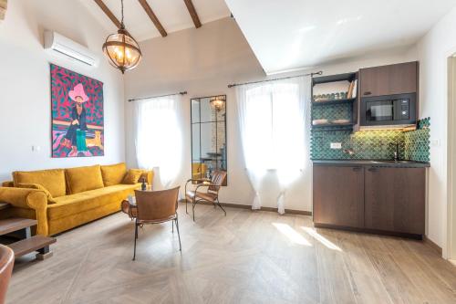 Marasovic Residence & Deluxe Apartments