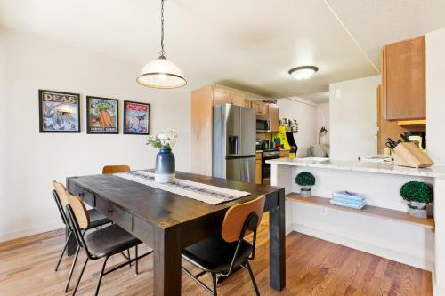 a kitchen and dining room with a table and chairs at Executive Townhouse To Stay in Colorado Springs