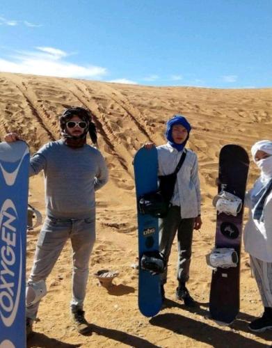 Επισκέπτες που μένουν στο Luxury Desert Camps