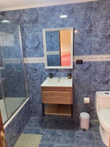 Vannituba majutusasutuses "Marenostro" Dpto #4, edificio frente al mar