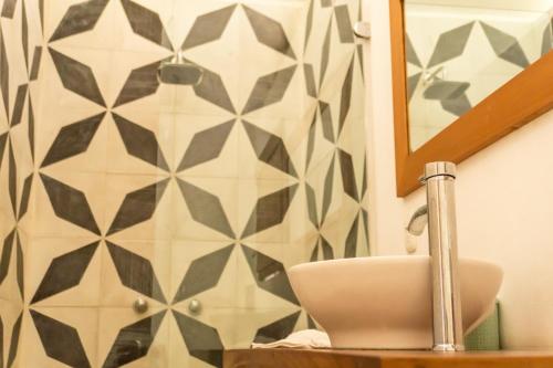 a bathroom with a sink and a mirror at El Pital, Chocolate Paradise in Balgue