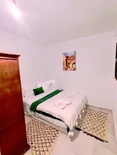 Postel nebo postele na pokoji v ubytování RIAD DAR ESSOURY Marrakech