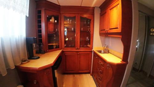 Fotografie z fotogalerie ubytování Chalet Cozy Au Bord De La Piscine v destinaci Saint-Damien