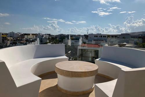 Balkón nebo terasa v ubytování Playa del Carmen King Master suite with pool near 5th and beach