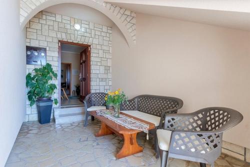 Apartments with parking space Valbandon, Fazana - 23745
