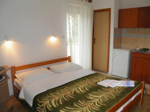Apartments with parking space Baska, Krk - 24181
