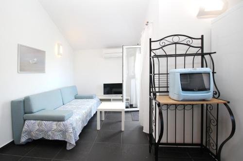 Apartments with parking space Baska, Krk - 24227