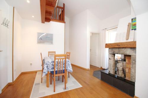 Apartments with parking space Baska, Krk - 24227