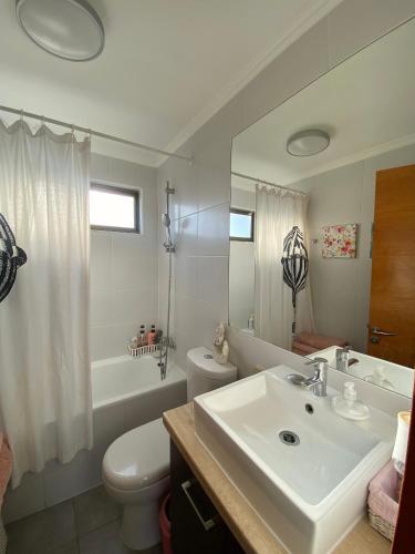 Bilik mandi di Casa La Serena