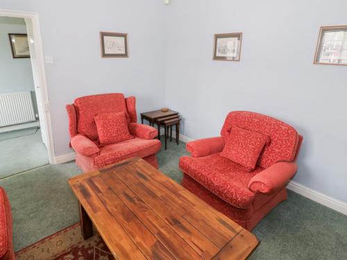a living room with two chairs and a coffee table at The Lock House in Gloucester