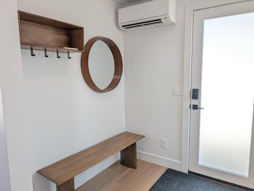 a room with a bench and a mirror on the wall at Modern cabin #1 Close to town in Highlands
