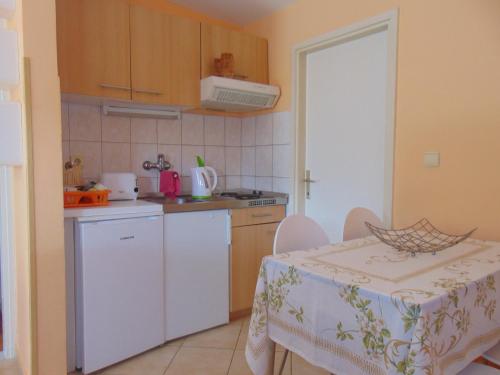 Apartments Elelu - One-Bedroom Apartment with Terrace