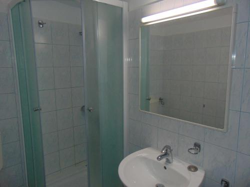 Apartments Elelu - One-Bedroom Apartment with Terrace