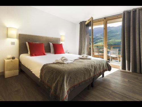 Photo de la galerie de l'établissement Apartment in Les Ménuires with Spa & Ski Access, à Levassaix