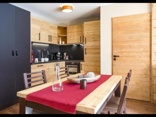 Photo de la galerie de l'établissement Apartment in Tignes with Slope Access & Spa, à Tignes