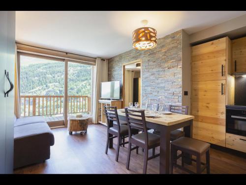 Apartment in Tignes with Slope Access & Spa