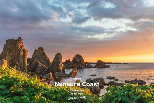 a photograph of a rocky beach at sunset at SADO Cottage SUNSETHILLS in Sado