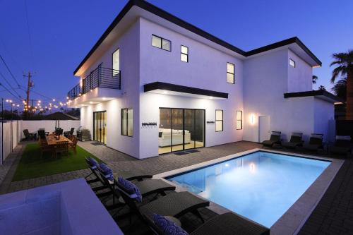 a house with a swimming pool in front of it at LUXE - Nouveau - Sparkling Pool - Walk to Old Town in Scottsdale