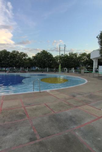 a swimming pool in a park with a pool at Casa Vacacional Flandes San Francisco in Flandes