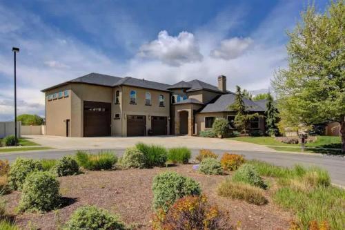a large house with a driveway at Entertainment Castle - Large Group & Company Func in Meridian