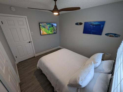 Panoramic Viewhouse Only 2-min Drive To Beach!にあるベッド