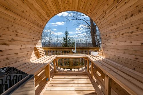 Fotografie z fotogalerie ubytování Autumn Heights Pool Hot Tub Game Room Saun v destinaci East Stroudsburg