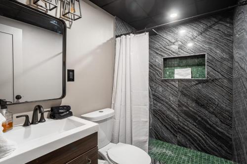 Gallery image of Hot Tub Sauna POOL 2 BDR Game Room in East Stroudsburg
