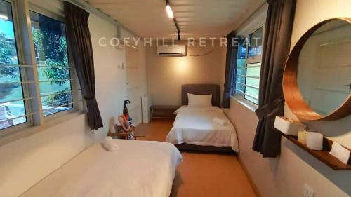 Ένα ή περισσότερα κρεβάτια σε δωμάτιο στο CofyHill Retreat