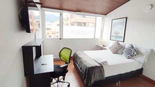 Postel nebo postele na pokoji v ubytování HABITACION 8 AMPLIA baño y balcón privado UNICENTRO