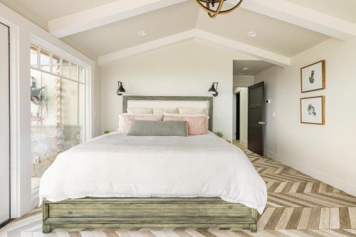 a bedroom with a large bed with pink pillows at Montebello Views in Cupertino
