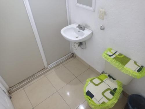 a small bathroom with a sink and a toilet at Cerca SixFlags Oaxtepec -Centro Convenciones -2 Recamaras -1 Baño Privado in Cocoyoc