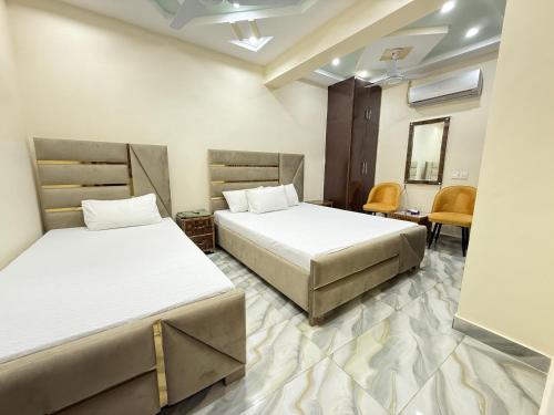 Postel nebo postele na pokoji v ubytování Serene Elegance Hotel
