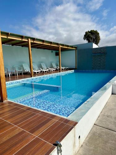 a large swimming pool with chairs at Sacsay Mejía in Islay