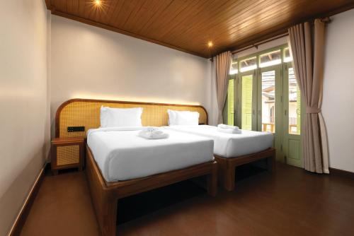 Nava Luang Prabang Hotelにあるベッド