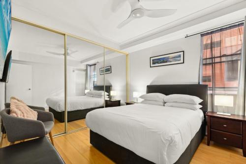 Ένα ή περισσότερα κρεβάτια σε δωμάτιο στο Spacious 2-Bed Apartment Near Parramatta CBD