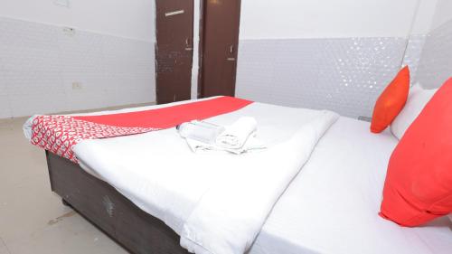 Ένα ή περισσότερα κρεβάτια σε δωμάτιο στο Hotel ZoVo Agra