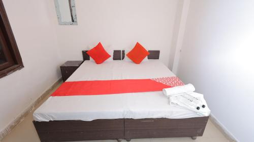 Ένα ή περισσότερα κρεβάτια σε δωμάτιο στο Hotel ZoVo Agra