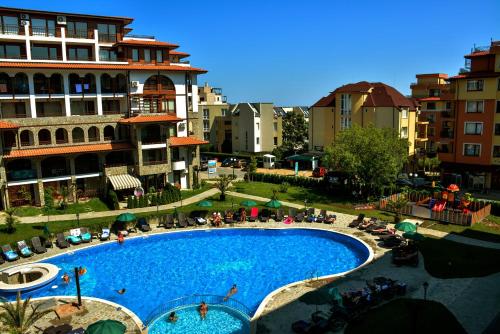 Bazén v ubytování Olymp SkyView Apartment nebo v jeho okolí