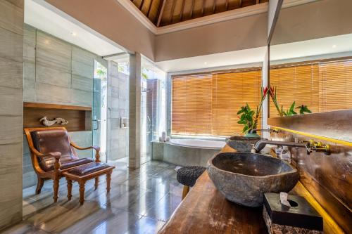 Koupelna v ubytování The Akasha Seminyak Bali Luxury Villas